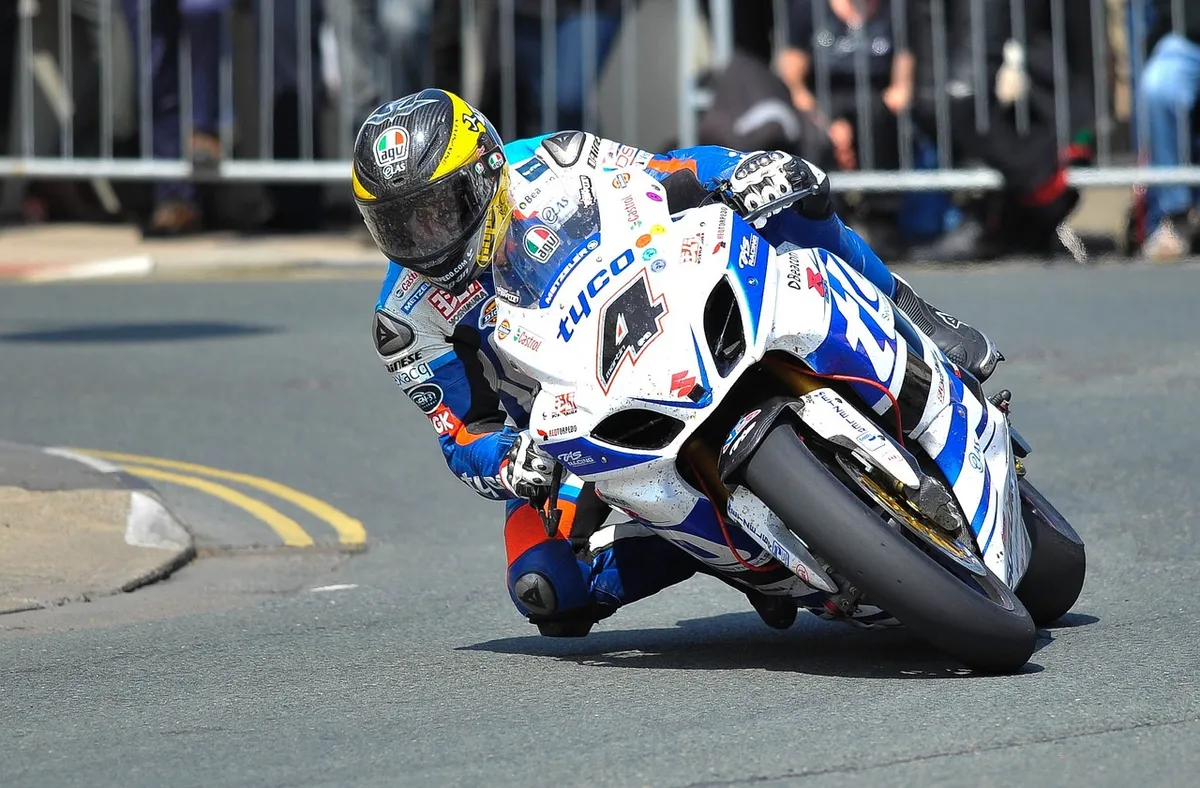 motorbike, racing, motorcycle, race, bike, speed, road, drive, sport, biker, curve, motorcyclist, extreme, helmet, racer, riding, motorbike, motorcycle, motorcy