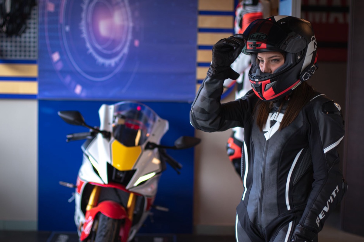 Consideraciones sobre el mantenimiento y el desgaste del casco.