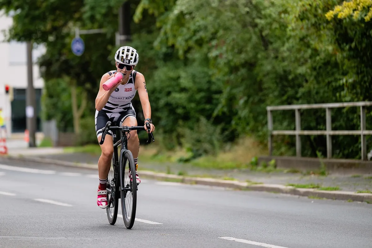 cycling, road bike, human, sports, racing, speed, competition, high performance sport, athletic, active, outdoors, activity, move, bicycle helmet, water bottle,
